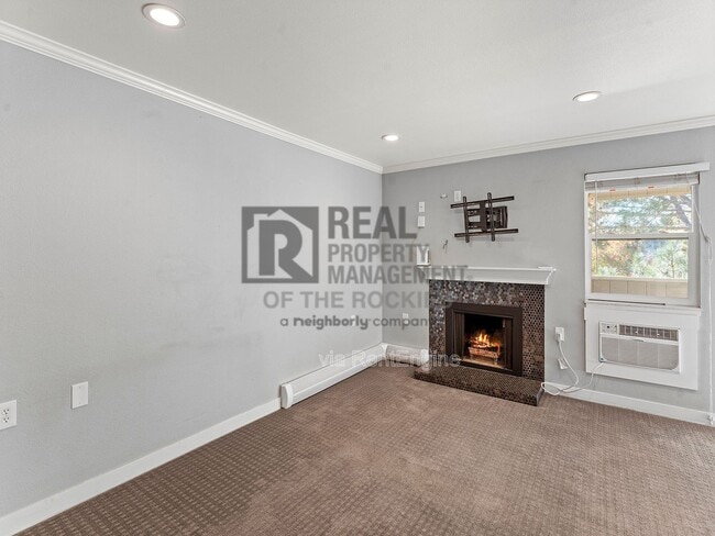 Building Photo - 512 E Monroe Dr