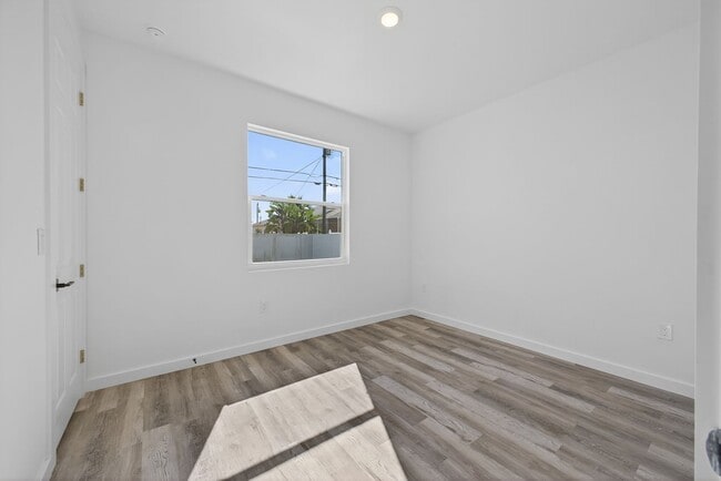 Building Photo - 1309 NW 4th St