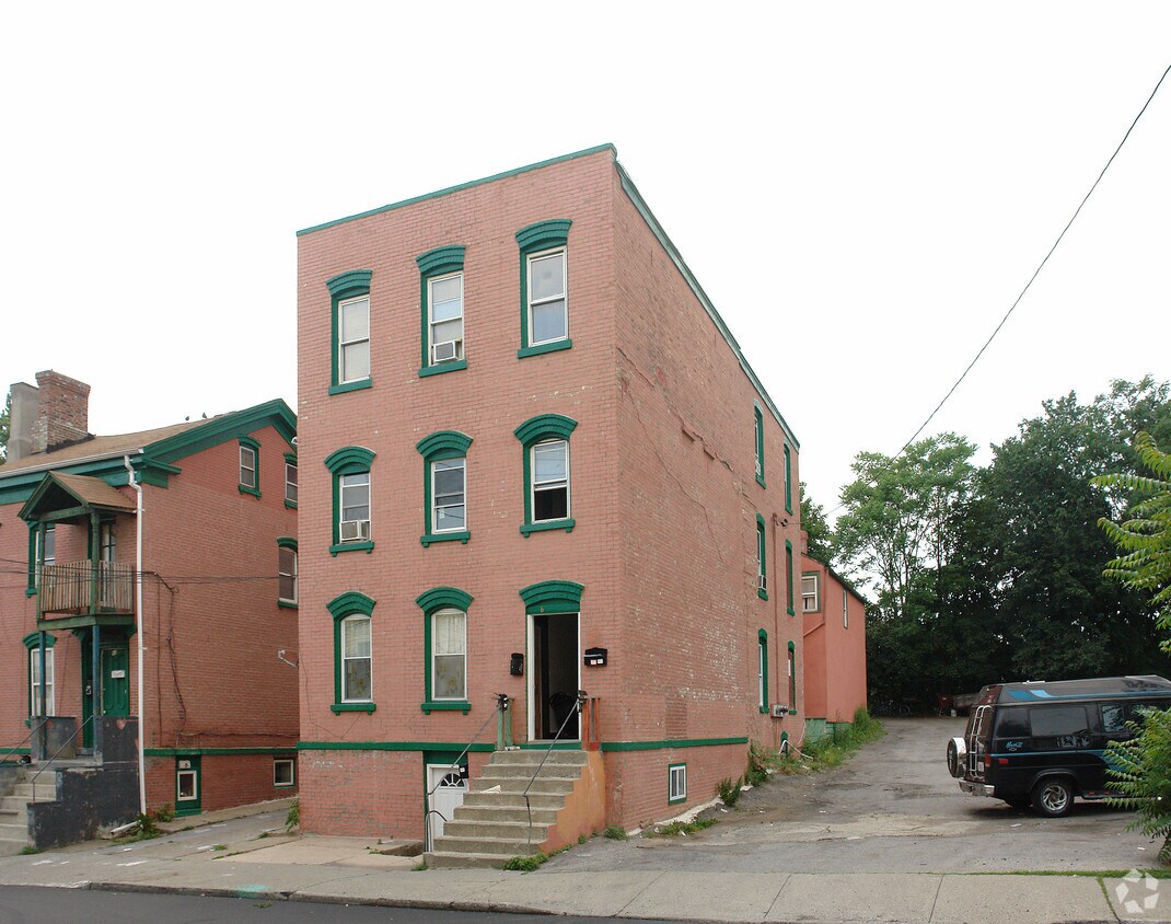 Primary Photo - 62 N Bridge St