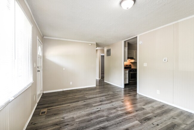Building Photo - 3860 Arquette Dr