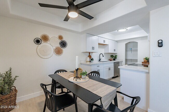 Foto del edificio - 8103 E Glenrosa Ave