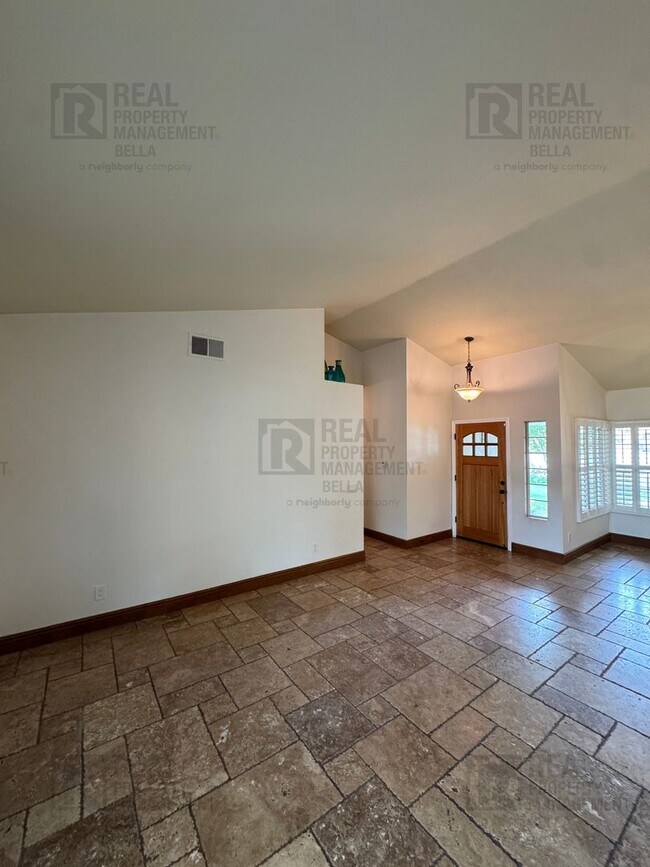 Building Photo - Spacious & Stylish Living in the Heart of Lake Elsinore