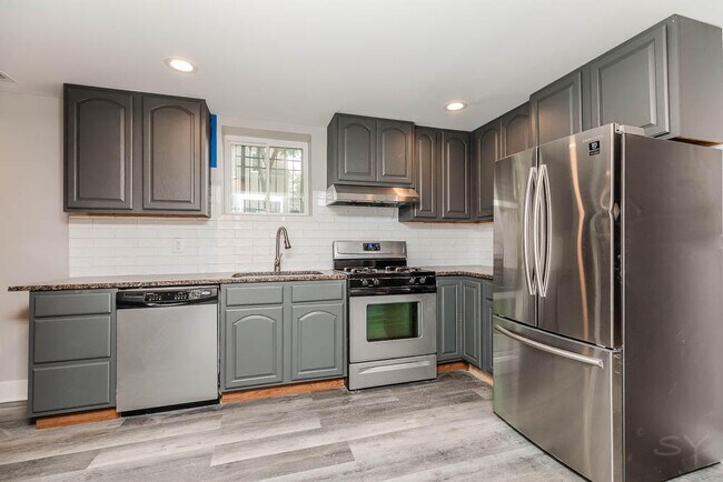 Foto del edificio - 2200 N Kenneth Ave