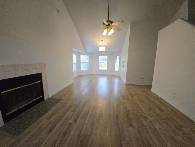 Building Photo - 1707 SW Hartley Ave