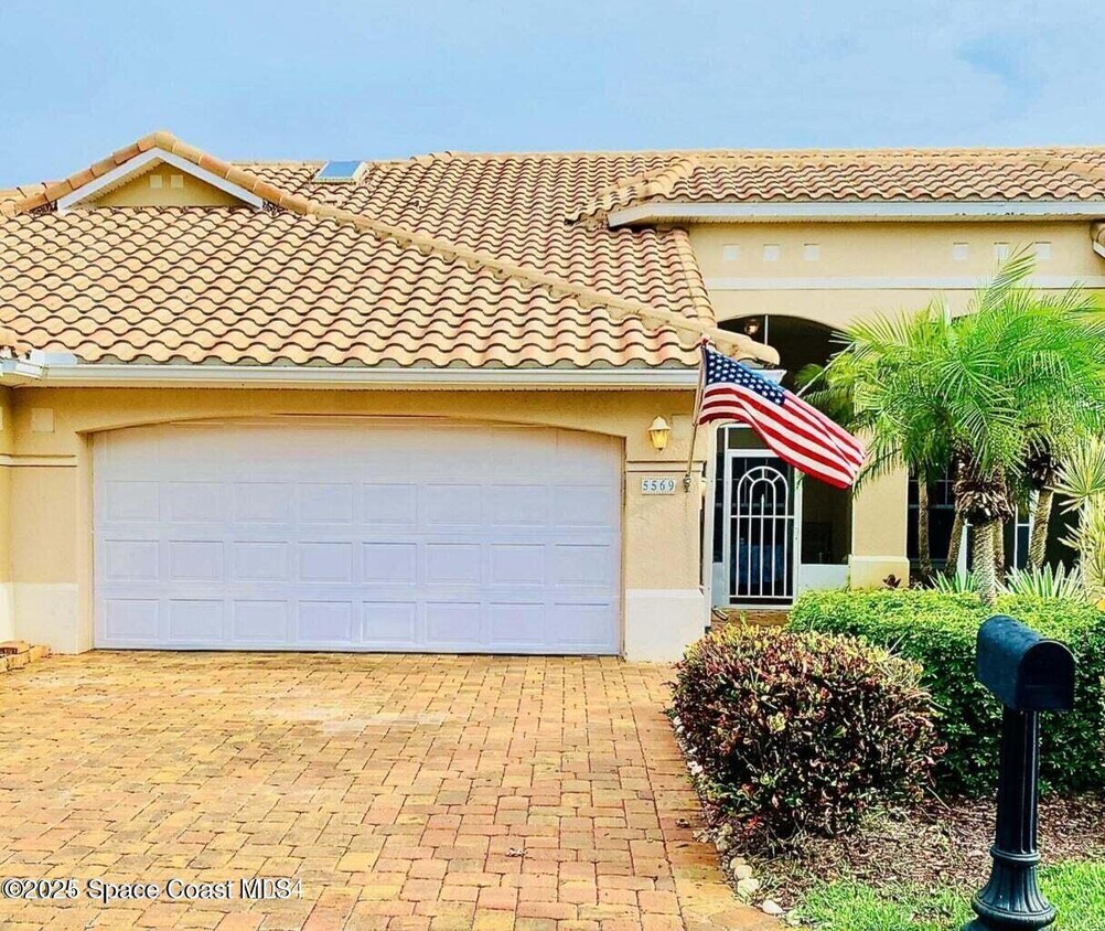 Foto principal - 5569 Cord Grass Ln