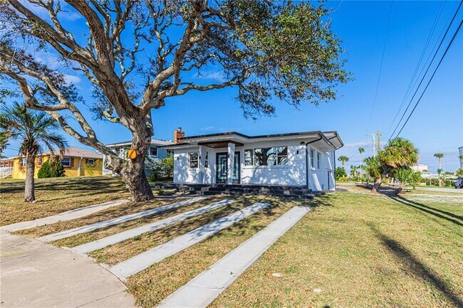 Building Photo - 2061 S Peninsula Dr