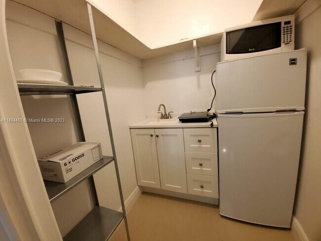 Foto del edificio - 729 NE 6th St