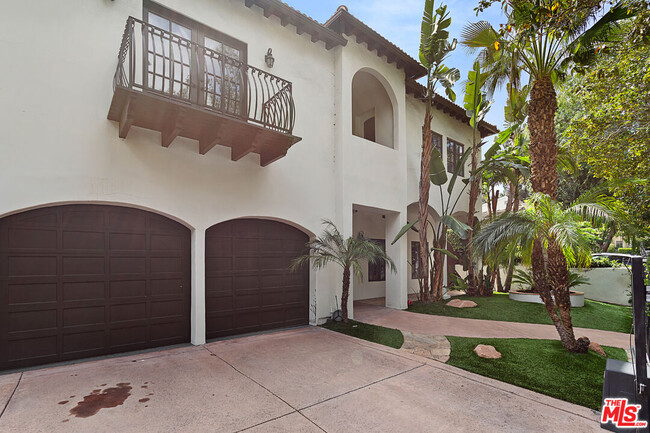 Building Photo - 4132 Woodcliff Rd