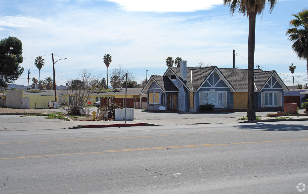 Building Photo - 1401 E Florida Ave