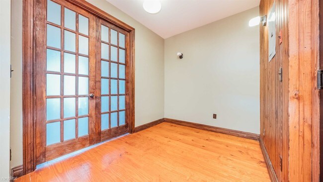 Building Photo - 2 br, 1 bath Apartment - 235 Kent Ave Unit 3L