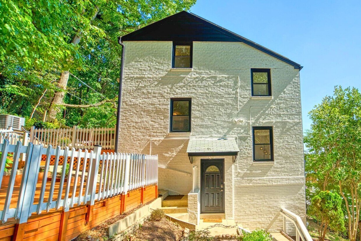 Photo - 3731 S Kemper Rd (Arlington, VA)