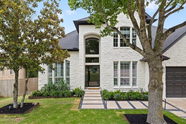 Front Lawn - 291 Torrington Dr