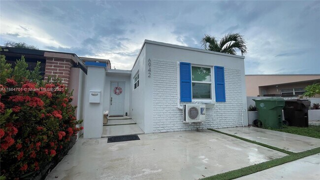 Foto del edificio - 6942 W 14th Ct