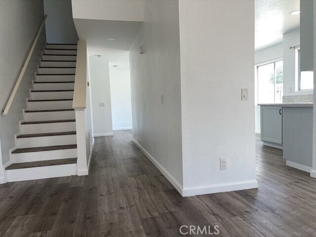 Foto del edificio - 23117 Fall River Rd