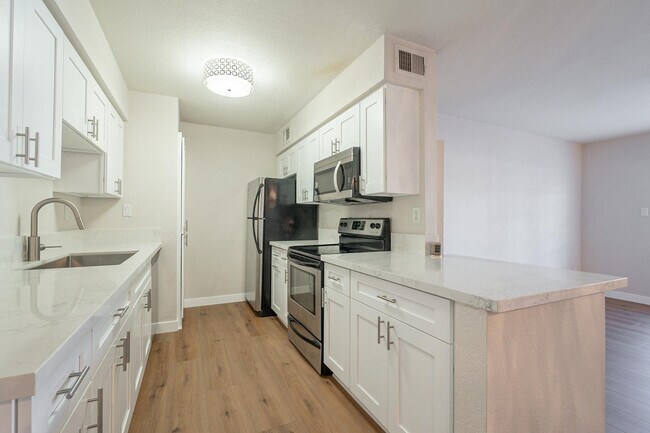 Foto del edificio - 5995 N 78th St
