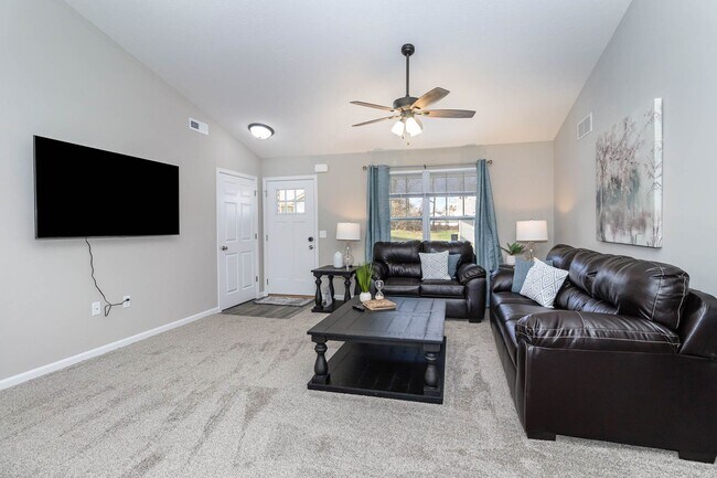 Building Photo - 10 W Persimmon Dr
