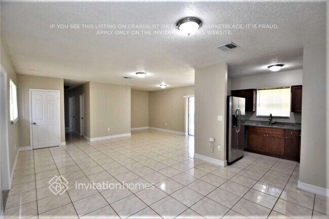 Building Photo - 330 NW 196th St
