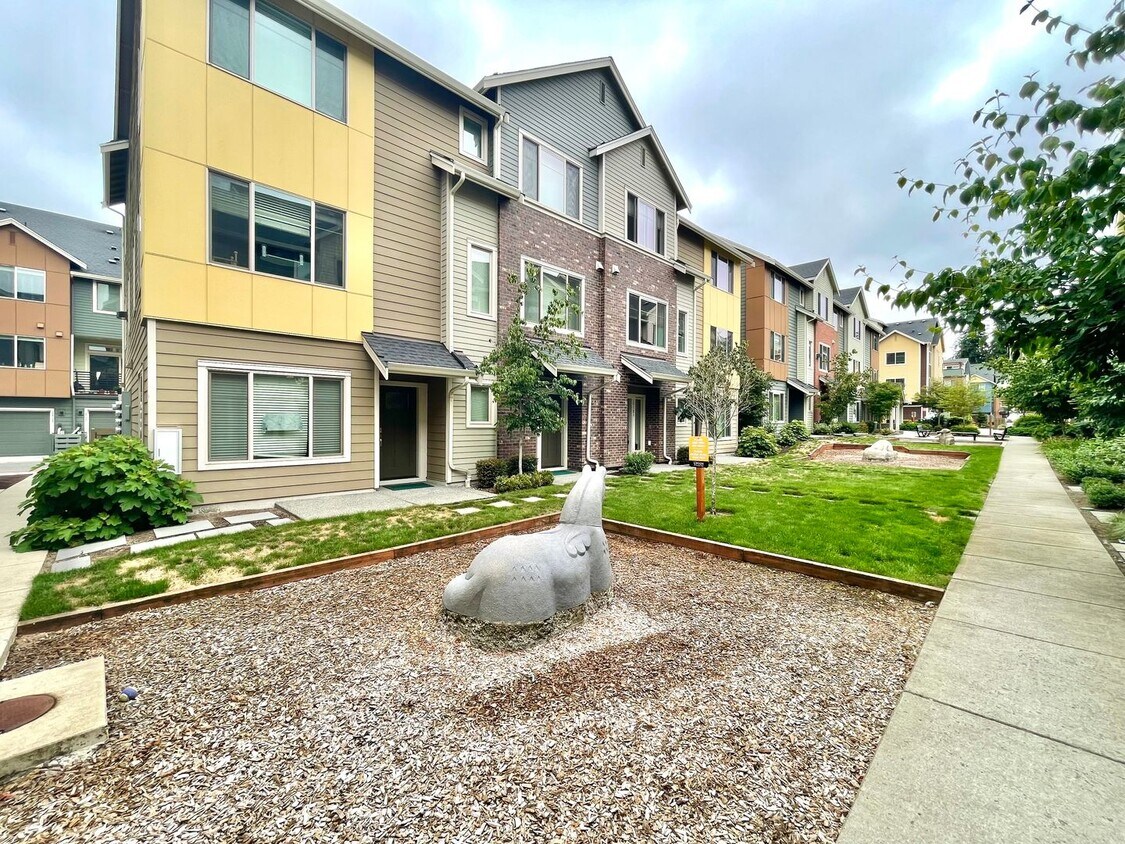 Primary Photo - Townhome Available in Upton Crossroads Vil...