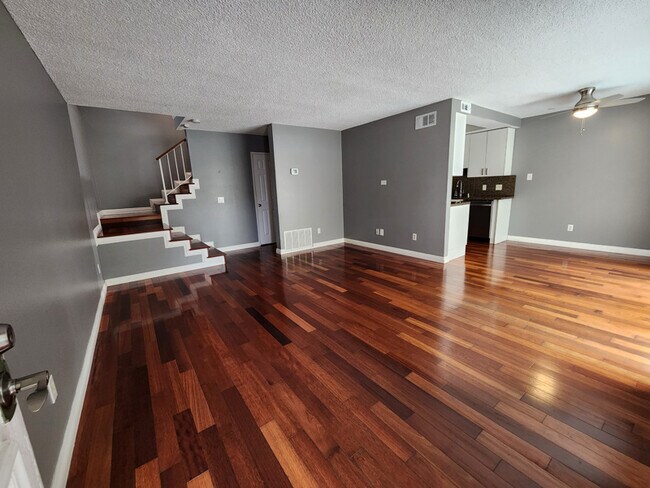 Foto del edificio - 831 Cypress Point Way