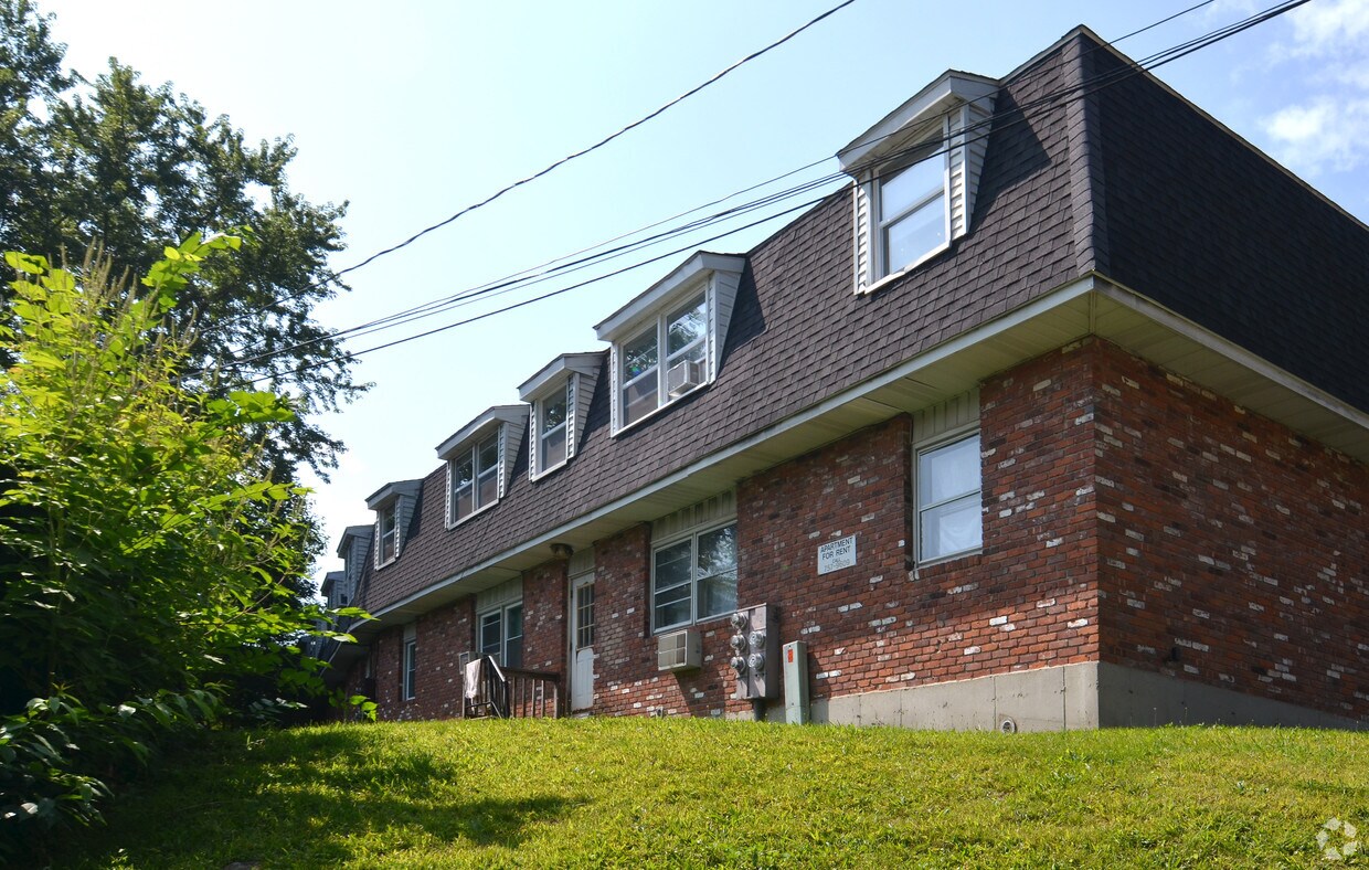 Building Photo - 113 Robbins St