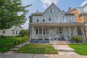 Building Photo - 1037 Seneca St