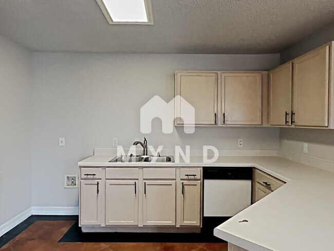 Building Photo - 822 Palitine Ln