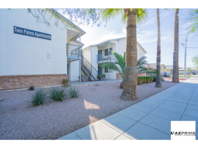 Foto del edificio - FREE FIRST MONTH'S RENT MOVE IN SPECIAL! Inviting 2/1 Phoenix Apartment with Modern Comforts!