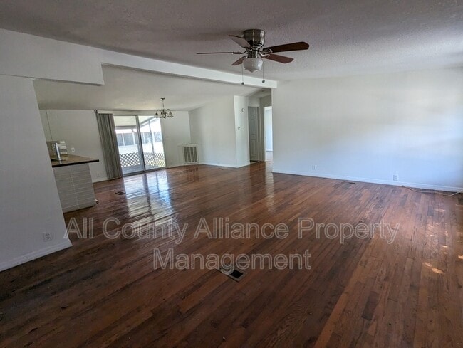 Building Photo - 34335 Lodge Dr