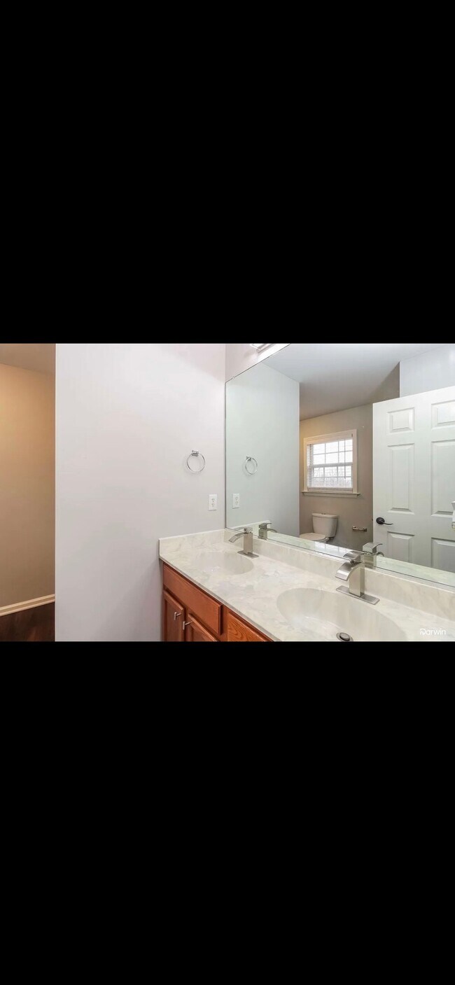 Foto del edificio - 5141 Windsbury Ridge Rd