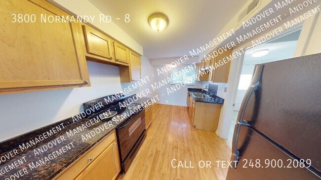 Building Photo - North Royal Oak Townhouse