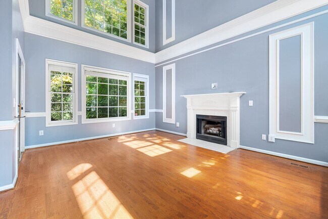 Building Photo - Available Now! Charming 3 Bed, 2.5 Bath Ho...