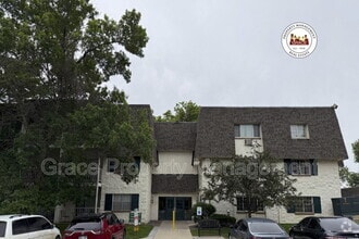 Building Photo - 5770 E Warren Ave