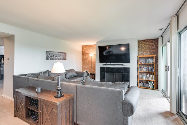 Building Photo - 5801 Oakwood Dr