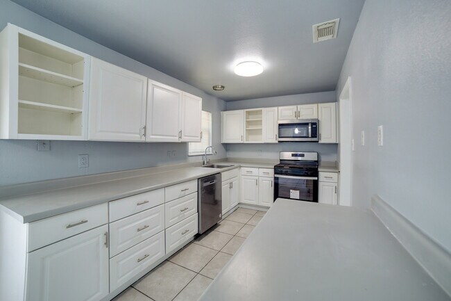 Building Photo - 4231 Dysart Dr