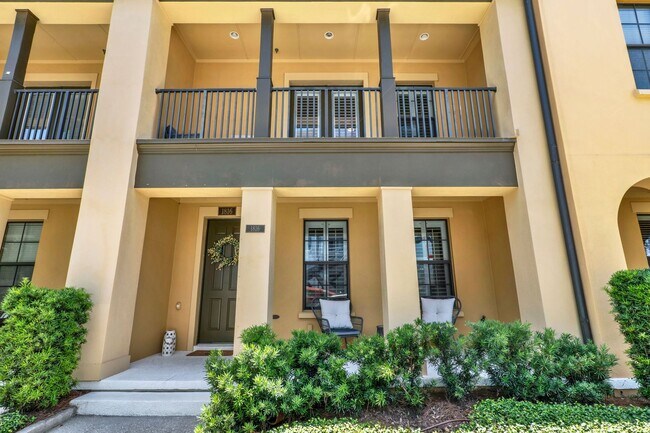 Foto del edificio - Stunning 3/3.5 Baldwin Park Townhome with 2-Car Garage & Upgrades Galore!