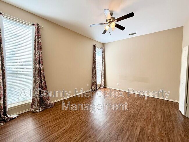 Foto del edificio - 8902 Bayshore Ln