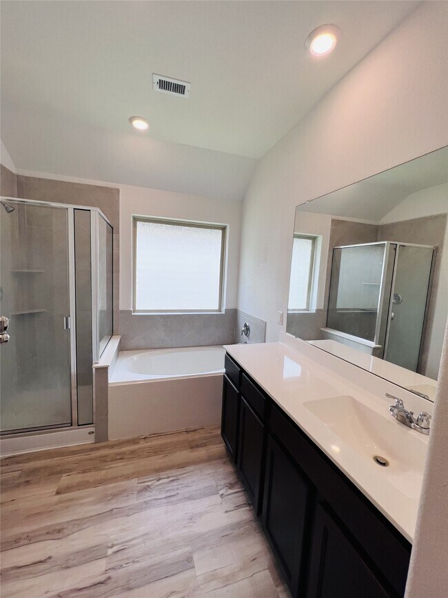 Foto del edificio - 5827 Dry Brush Pl