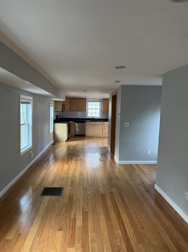 Building Photo - Charming 2 Bed, 1.5 Bath Rental in Worcest...