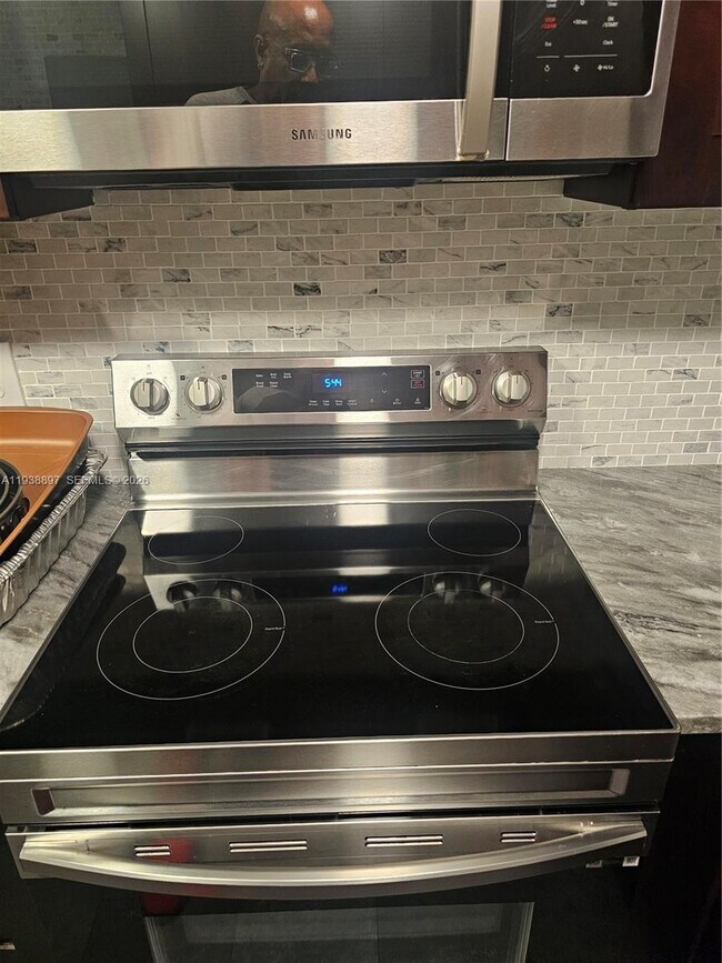 Foto del edificio - 5961 N Falls Cir Dr