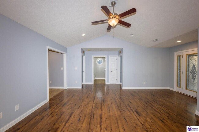 Foto del edificio - 100 Radford Ct