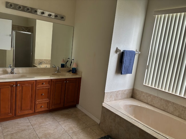 Building Photo - 448 Cinnamon Dr