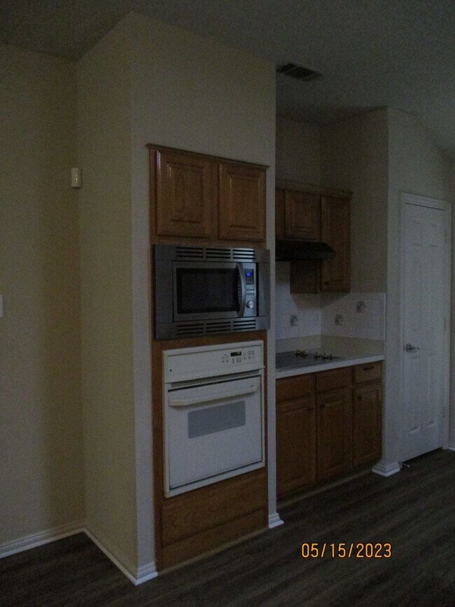 Foto del edificio - 5900 Silverpoint Ct