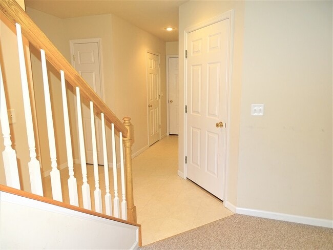 Building Photo - 103 Pepperton Ct