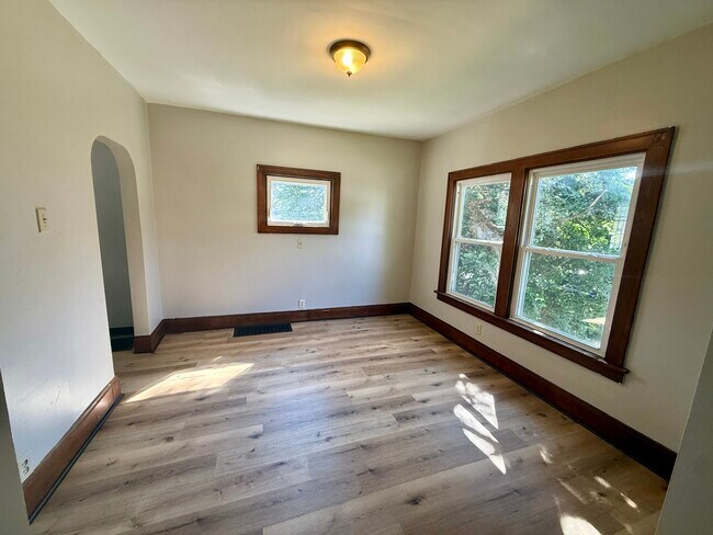 Building Photo - 272 N Harris Ave