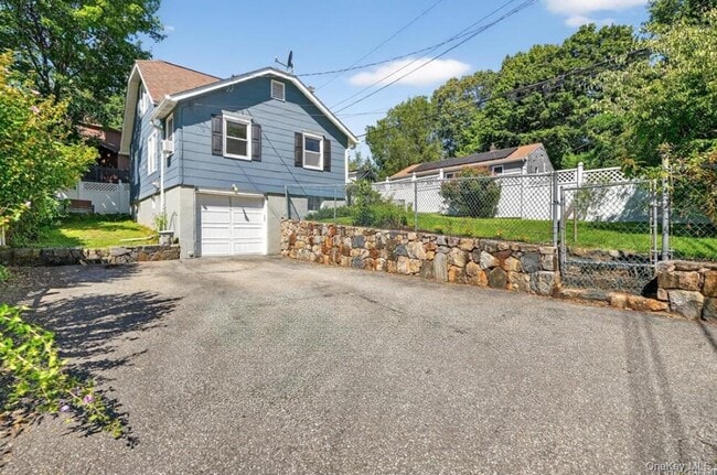 Foto del edificio - 34 Ridge Rd