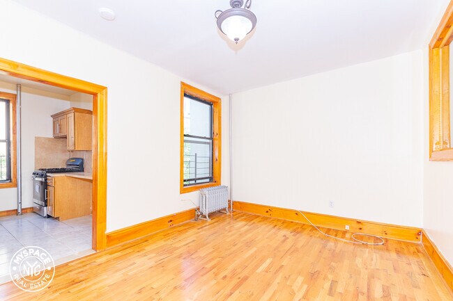 Building Photo - 429 16th St