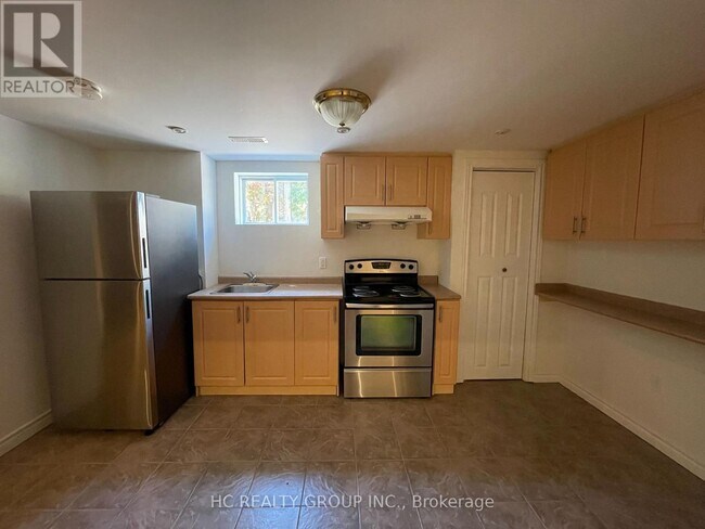 Building Photo - 516 Lynett Crescent