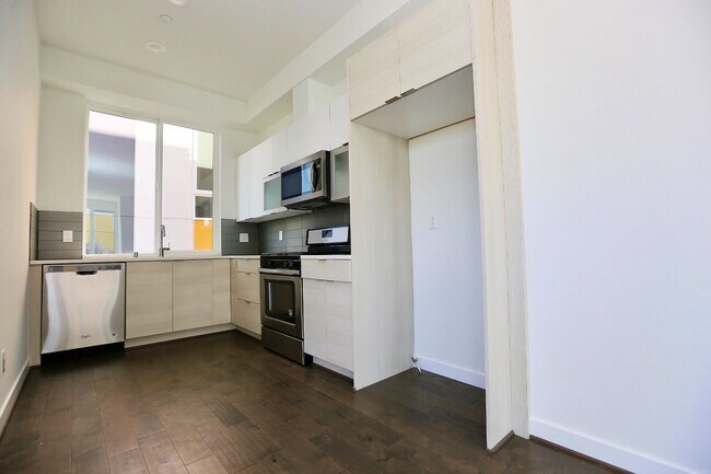 Bright kitchen boasts ample counter & stainless steel appliances! - 1918 24th Ave S