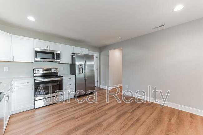 Building Photo - 1217 Skyview Rd