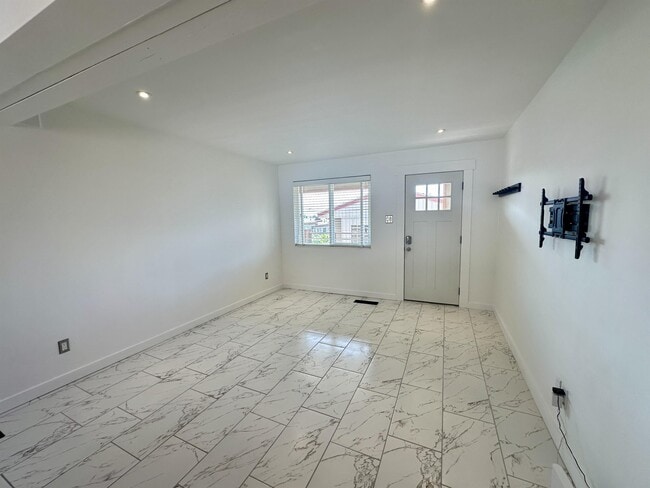 Building Photo - 650 N 300 W
